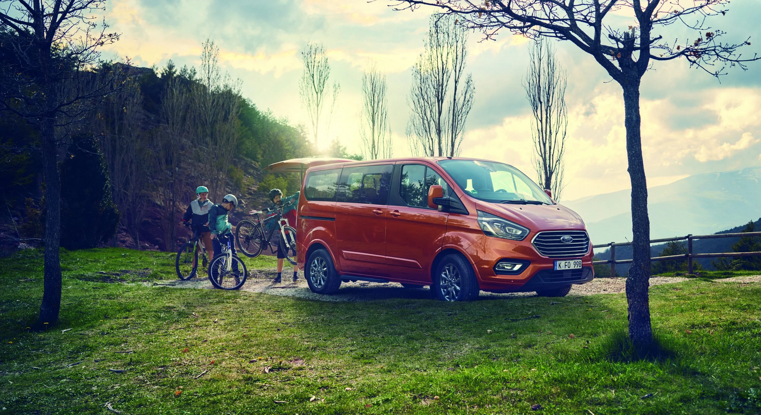 Ford Tourneo Custom People Mover Delivers Reduced Costs and Enha