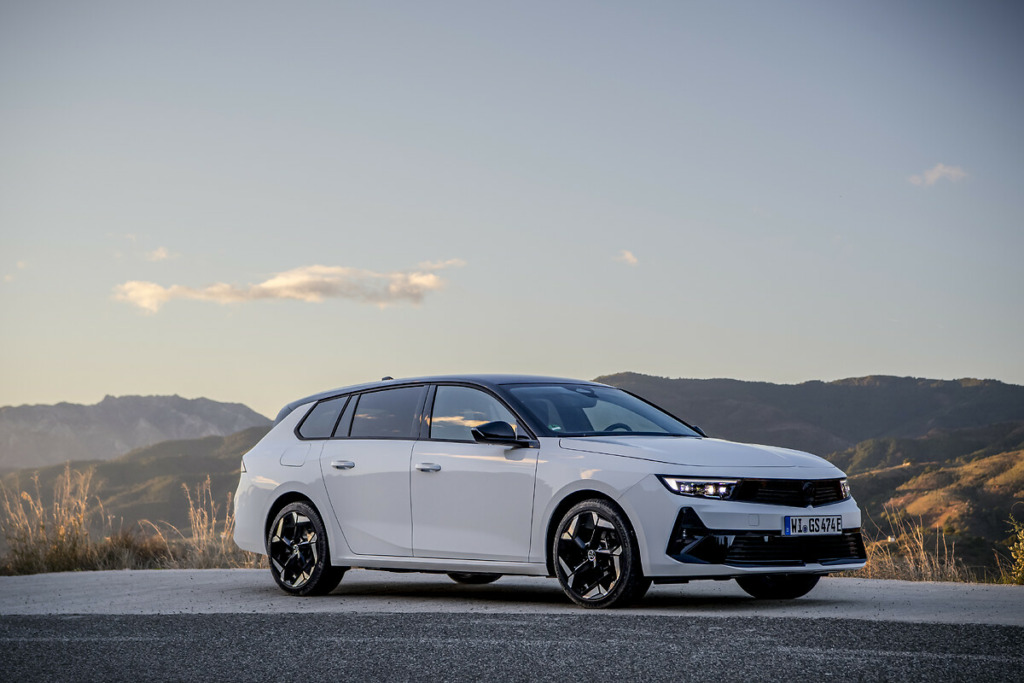 Vauxhall Astra Sports Tourer GSe.